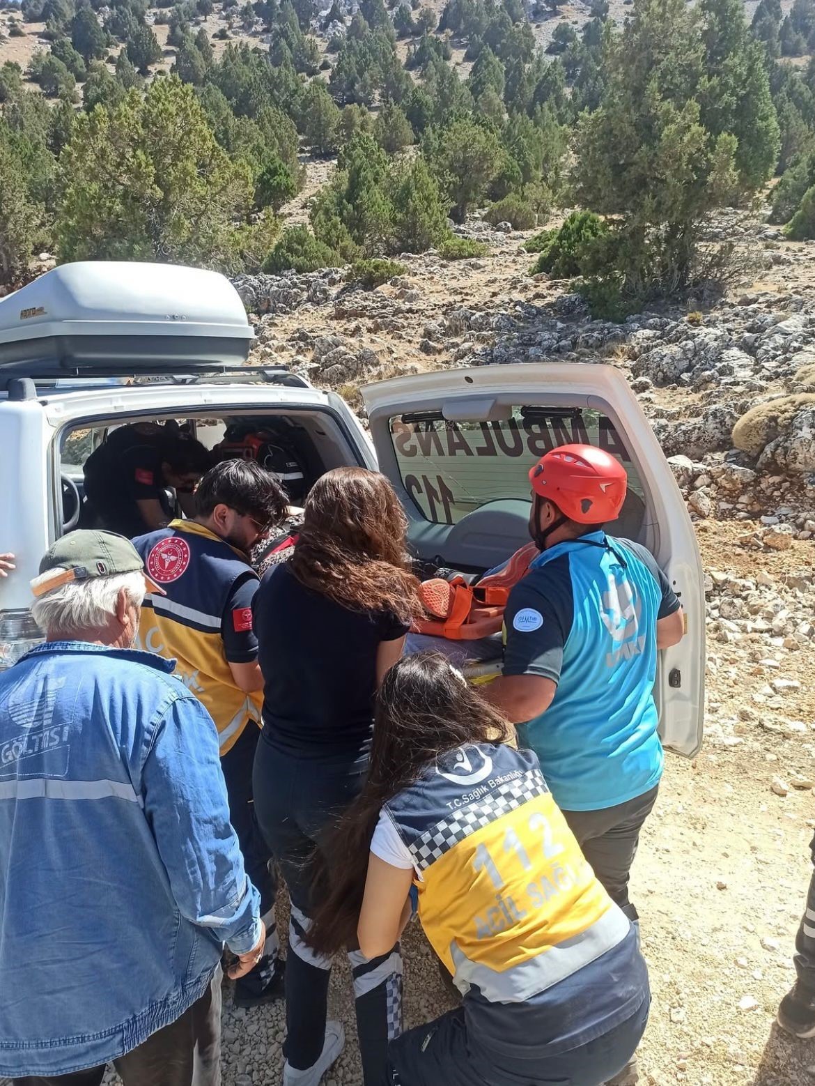 Isparta’da kayalıklardan düşen kadın operasyonla kurtarıldı