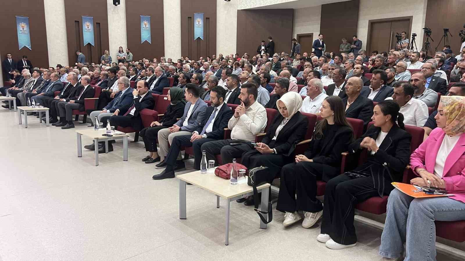 Konya AK Parti muhtarlarla bir araya geldi