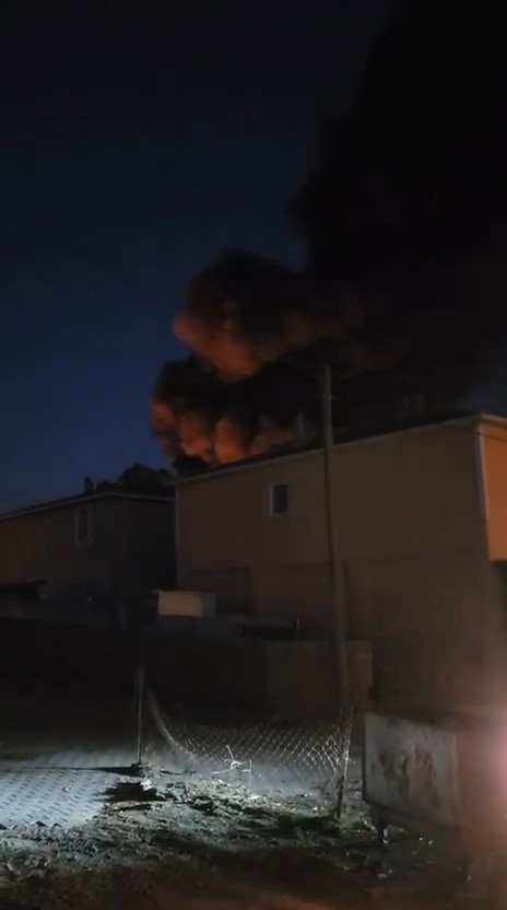 Gelibolu’da hurdalıkta çıkan yangın evlere sıçradı
