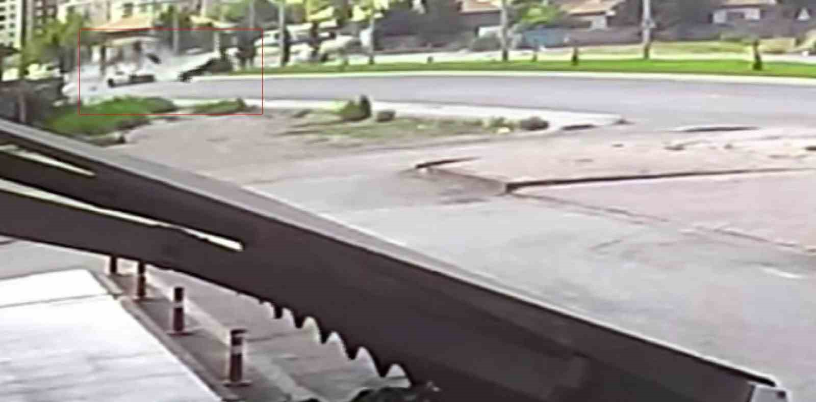 Kayseri’de 3 kişinin hayatını kaybettiği kaza güvenlik kamerasına yansıdı