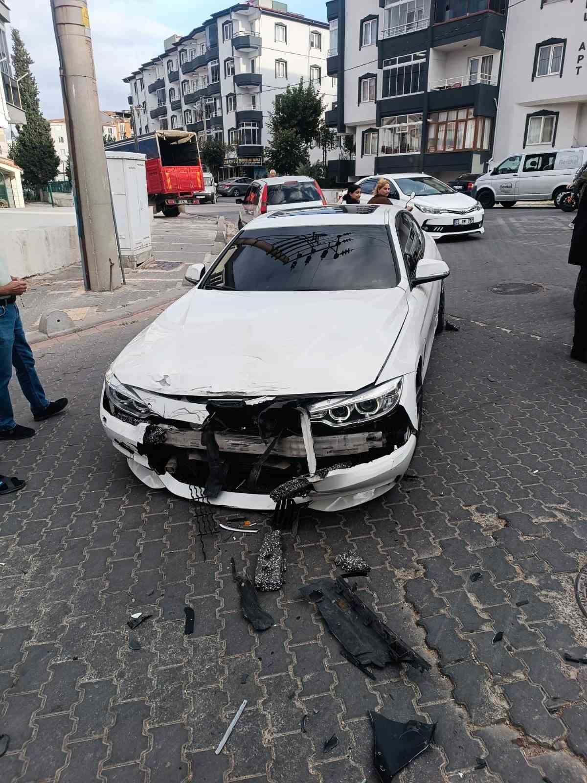 Keşan’da 4 otomobile çarpan motosiklet sürücüsü yaralandı