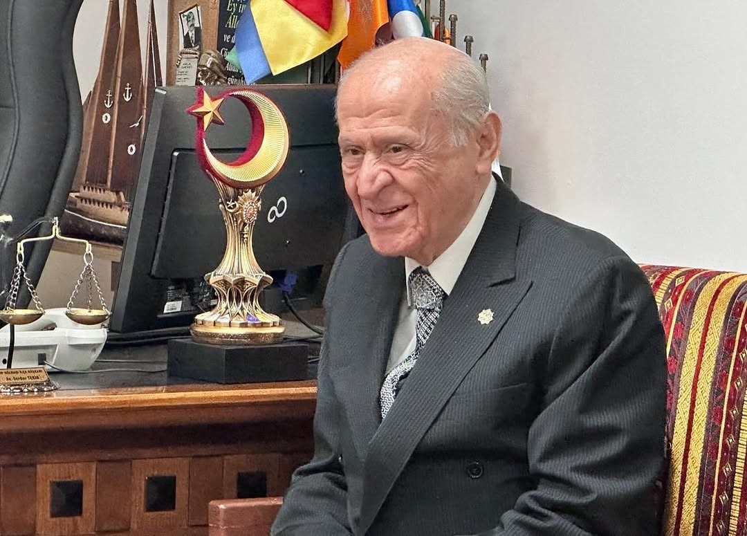 MHP Lideri Bahçeli, Taş Medreseli ülkücüleri ziyaret etti