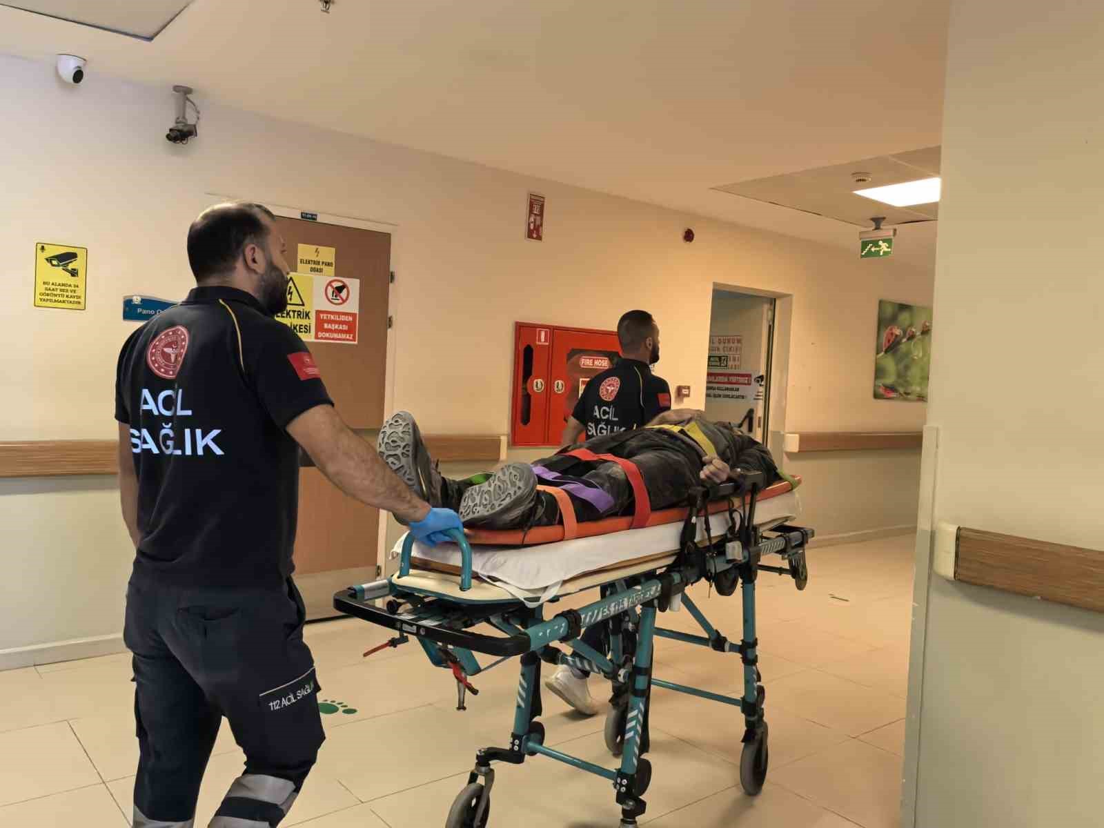 Üzerine sunta devrilen işçi yaralandı