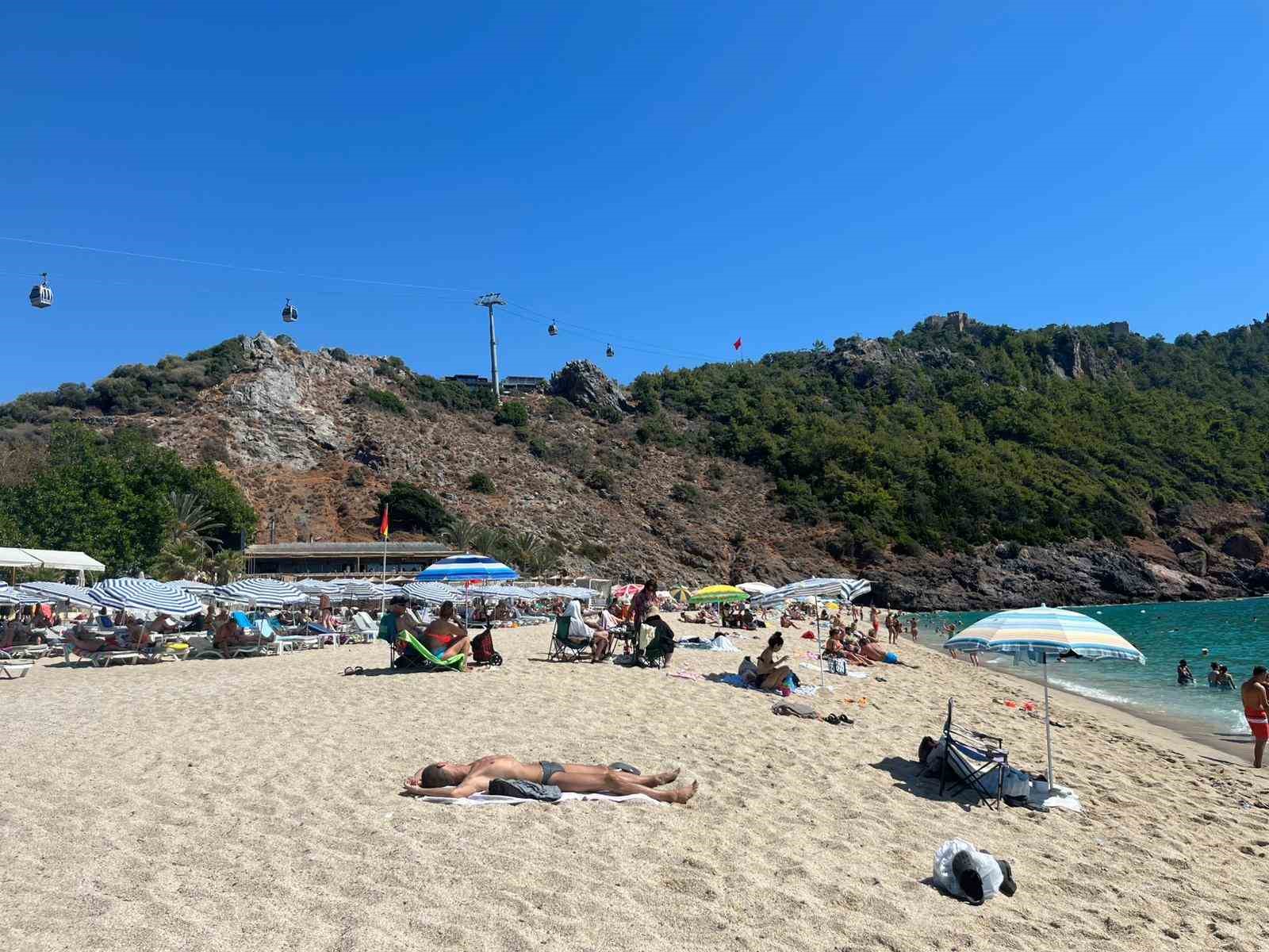 Alanya’da eylül ayında plajlar doldu