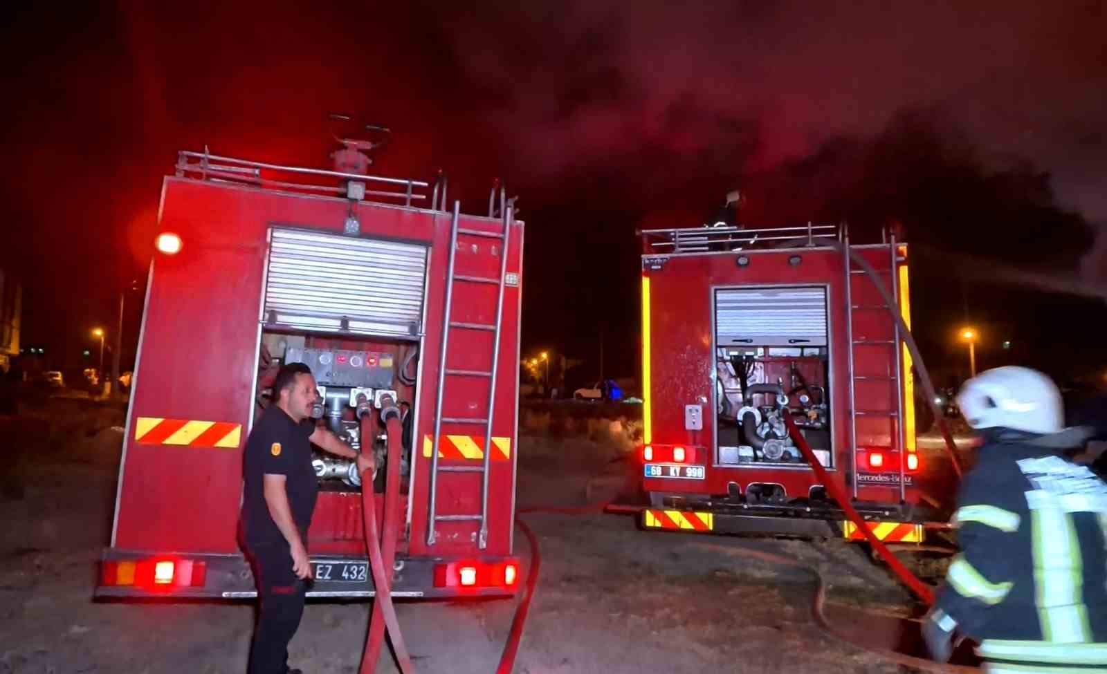 Tandırda yapılan ekmek evi alev alev yaktı