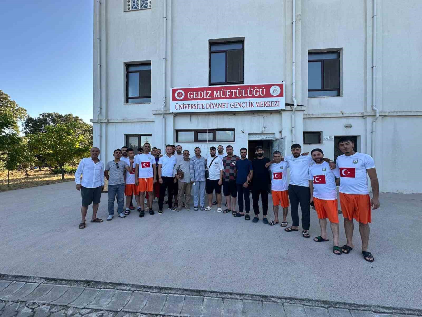 Gediz’deki Üniversite Gençlik Merkezi’nden Şanlıurfalı gençlere sıcak karşılama