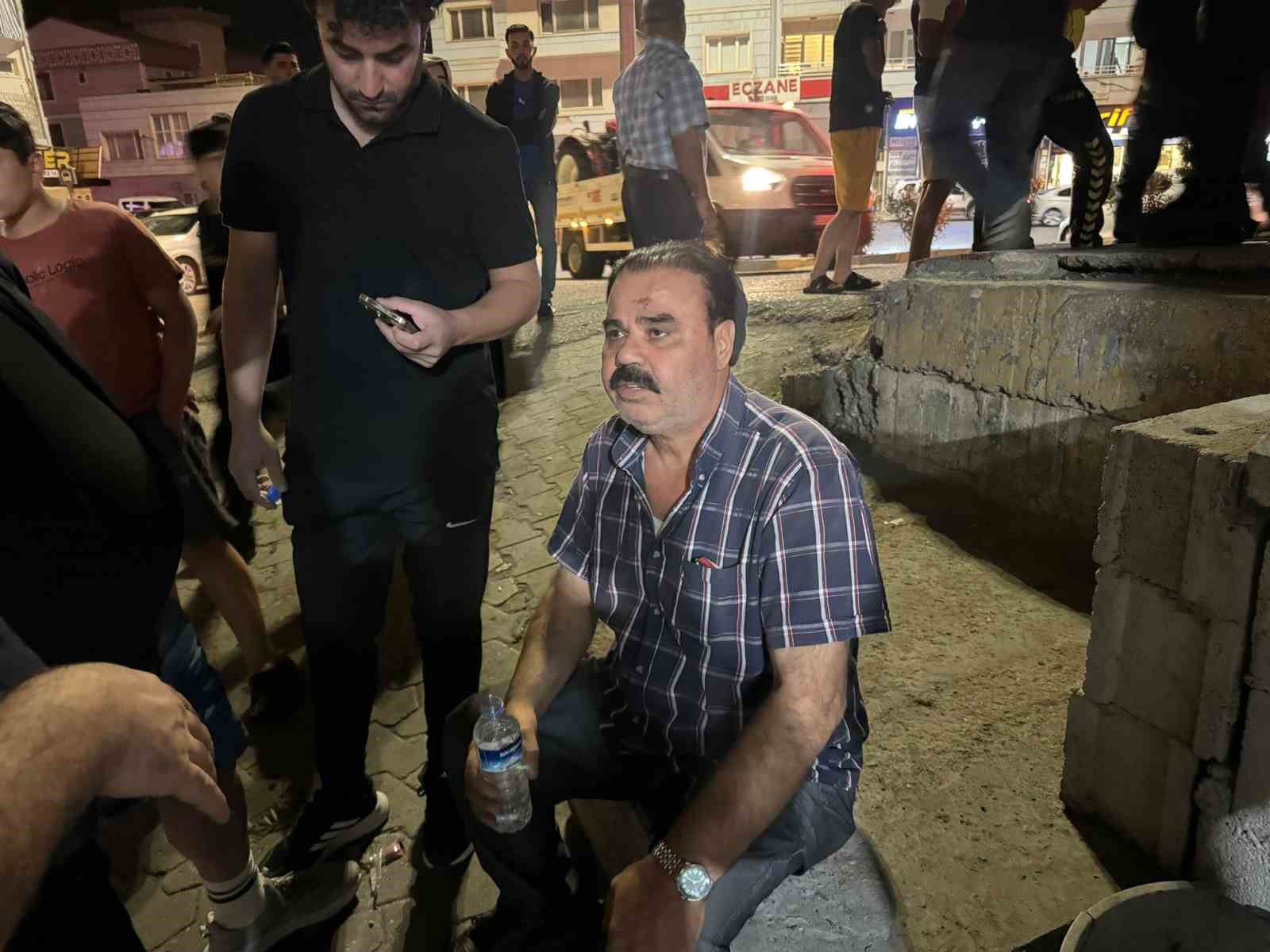 Fren yerine gaza basan sürücü lokantaya daldı