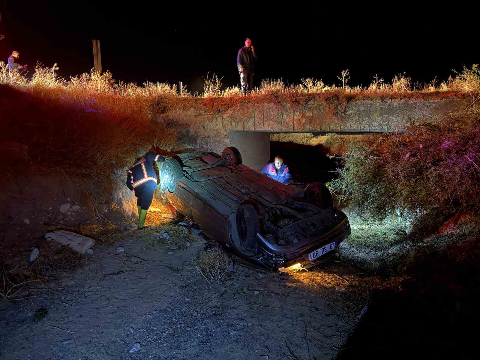 Çorum’da otomobil köprüden uçtu: 1’i ağır 2 yaralı