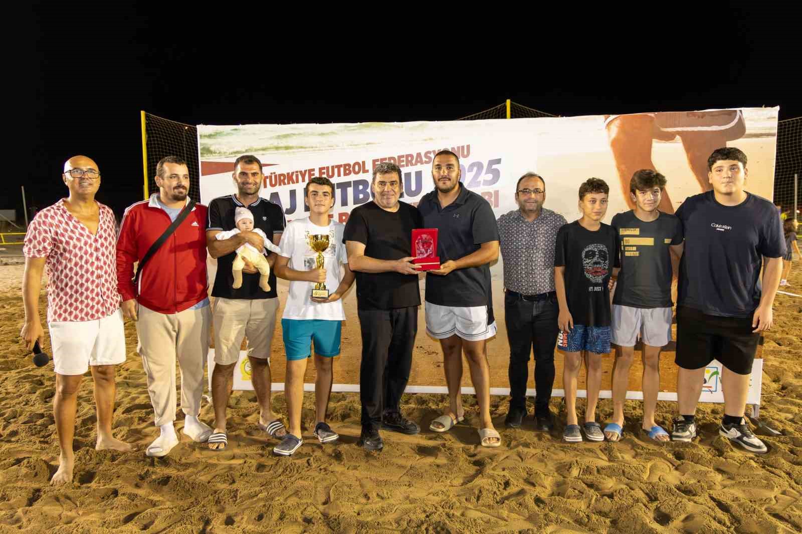 TFF Plaj Futbolu Ligi Manavgat etabında şampiyon Çimhan Sarılarspor oldu
