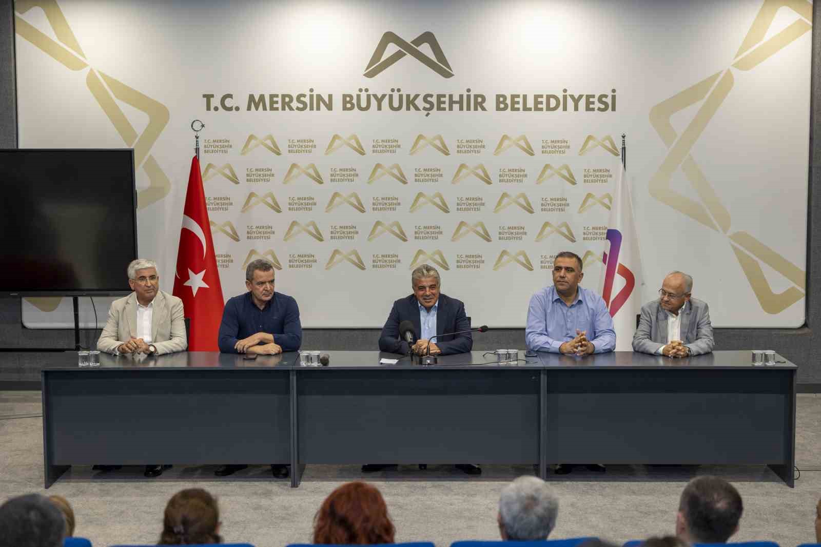 Mersin’de görevde yükselen personele plaket ve teşekkür belgesi