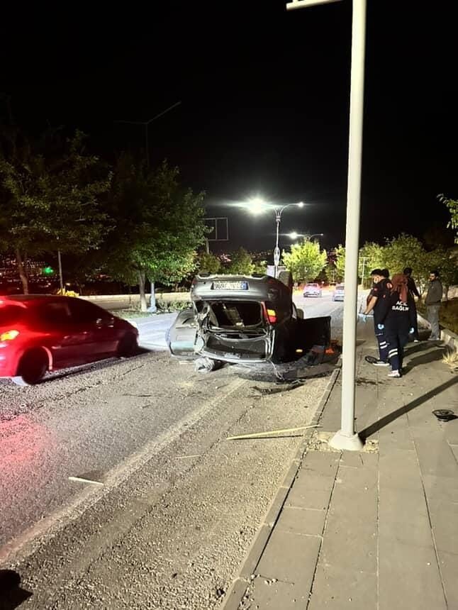Elazığ’da otomobil takla attı: 2 yaralı