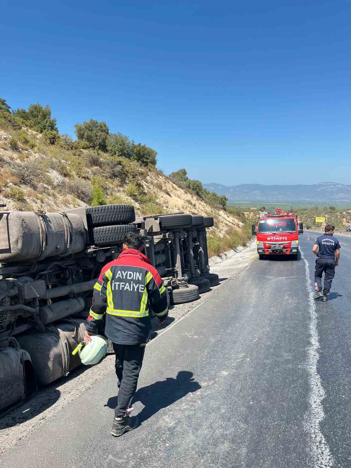 Sürücüsünün direksiyon hakimiyetini kaybettiği tır devrildi: 1 yaralı