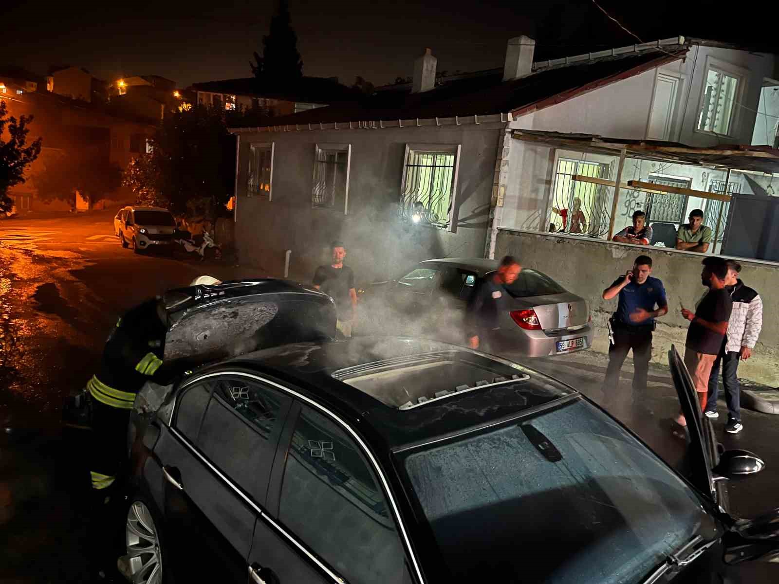 Tekirdağ’da otomobil gece yarısı alev aldı