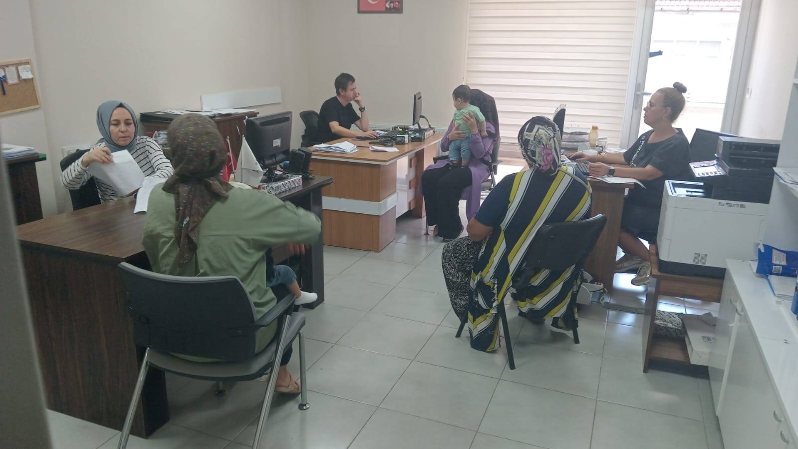 Karacabey Belediyesi’nden öğrencilere kırtasiye çeki desteği