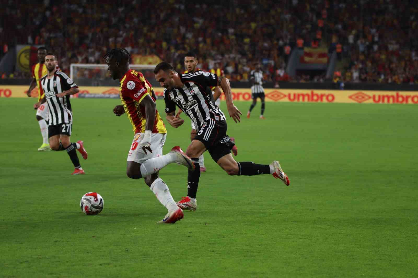 Trendyol Süper Lig: Göztepe: 2 - Beşiktaş: 0 (İlk yarı)