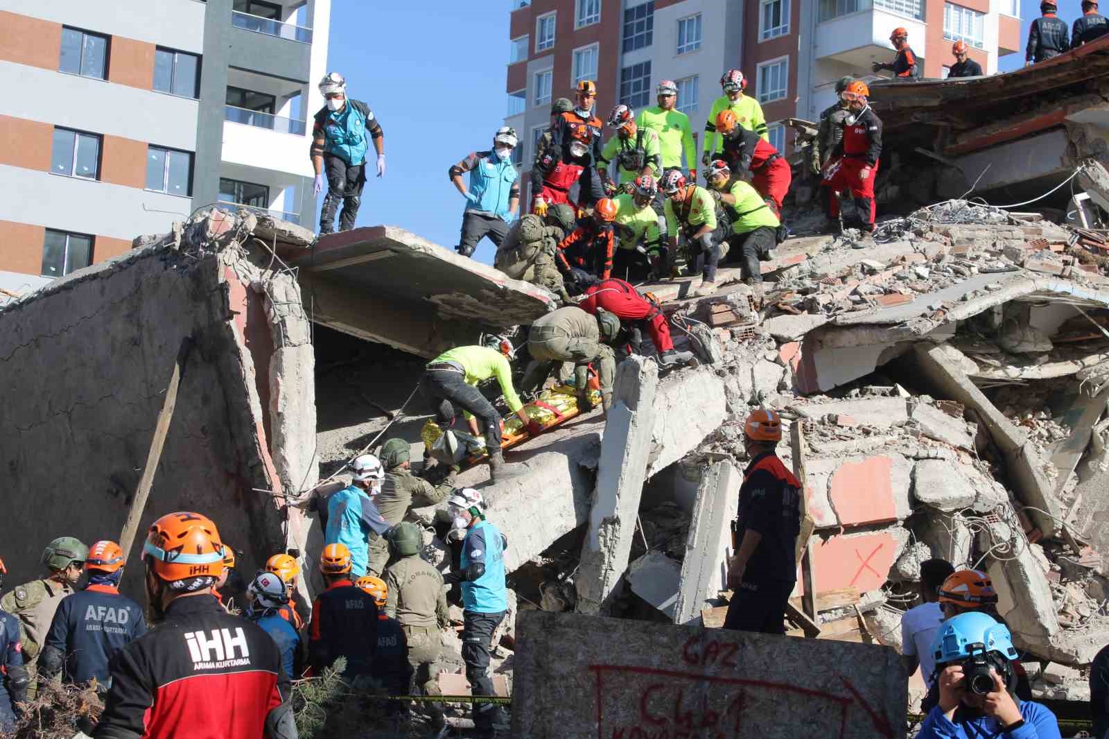 Vali Çiçek, Kahramanmaraş depremini yönettiği afet tırında deprem tatbikatını takip etti