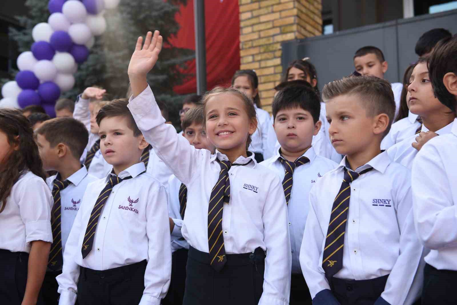Okulun maskotu ’Kaya’ zumba dansı yaptı