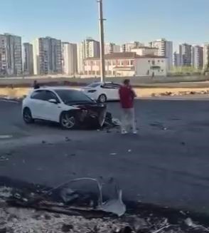 Araçlar hurdaya döndü, 2 kişi yaralandı