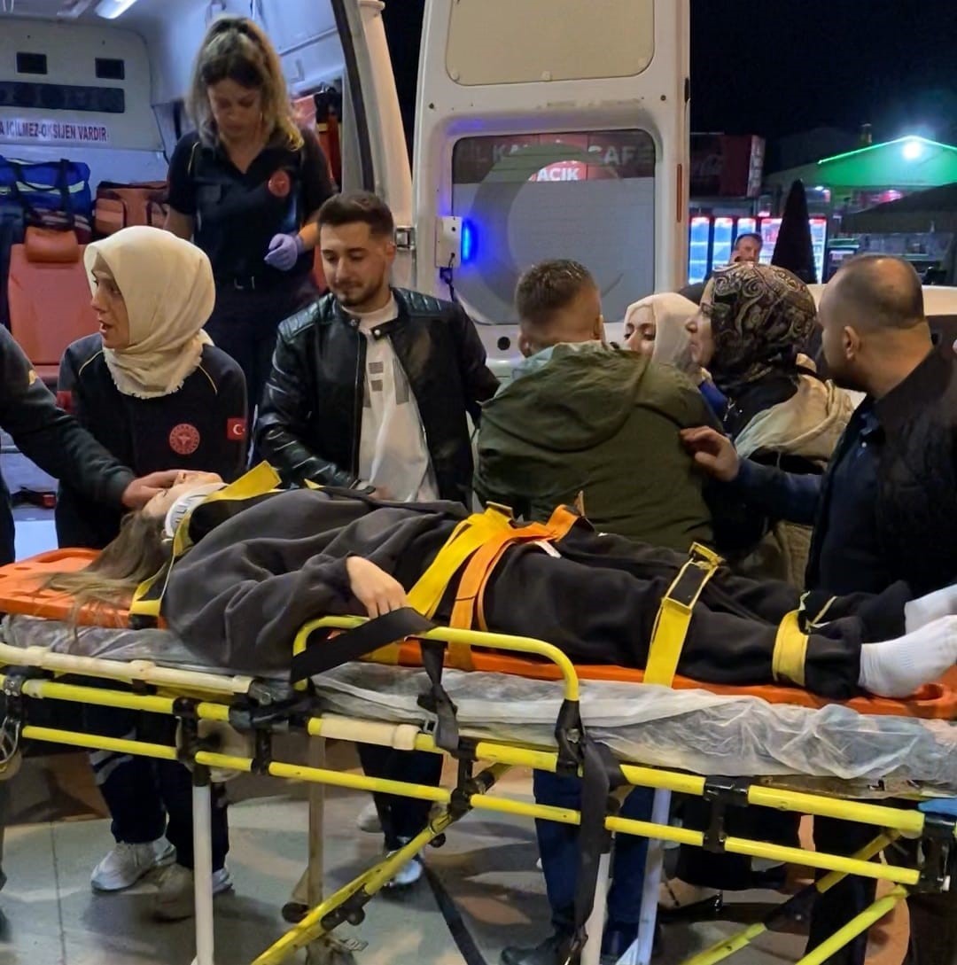 Bursa’da 3’üncü kattan düşen genç yaralandı