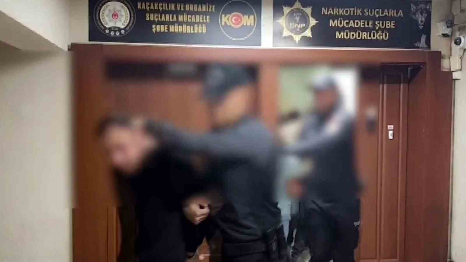 Sokak satıcılarına büyük darbe: 12 şahıs tutuklandı