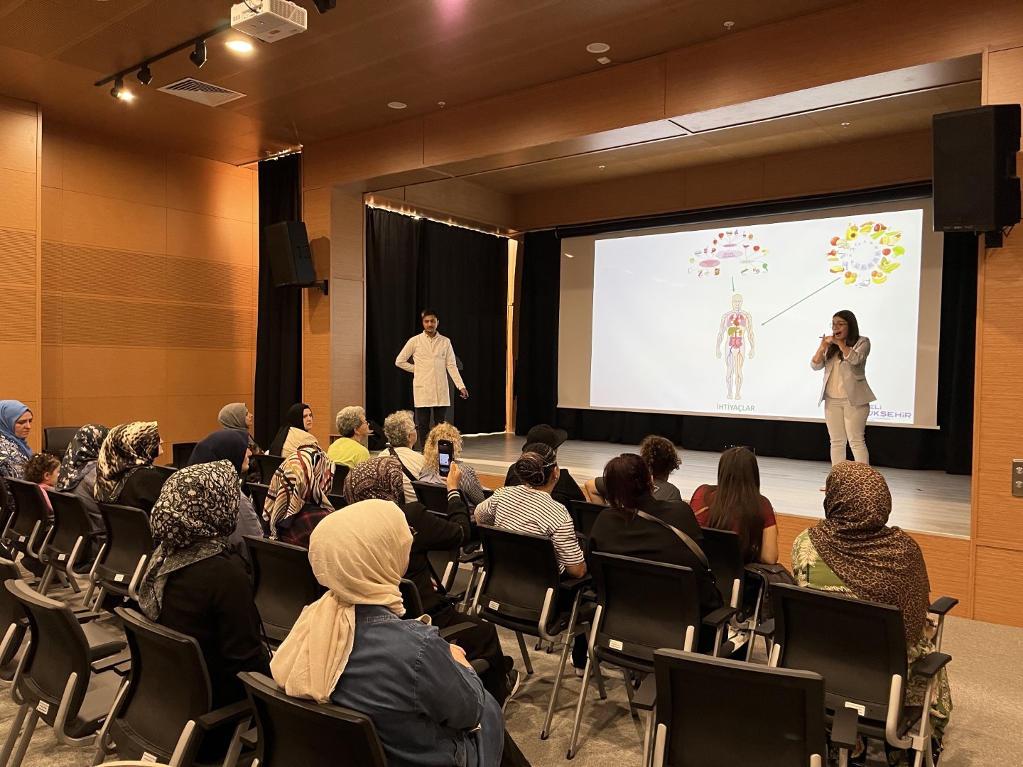 Beslenmenin sırları işaret diliyle anlatıldı