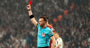 Galatasaray-Beşiktaş derbileri bol kırmızı kartlı geçiyor!
