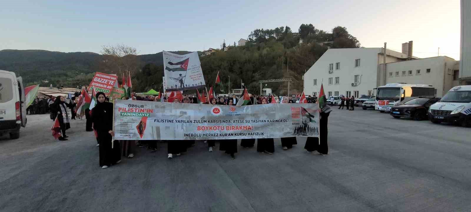 Karadeniz’e açılan balıkçılardan Filistin’e özgürlük çağrısı