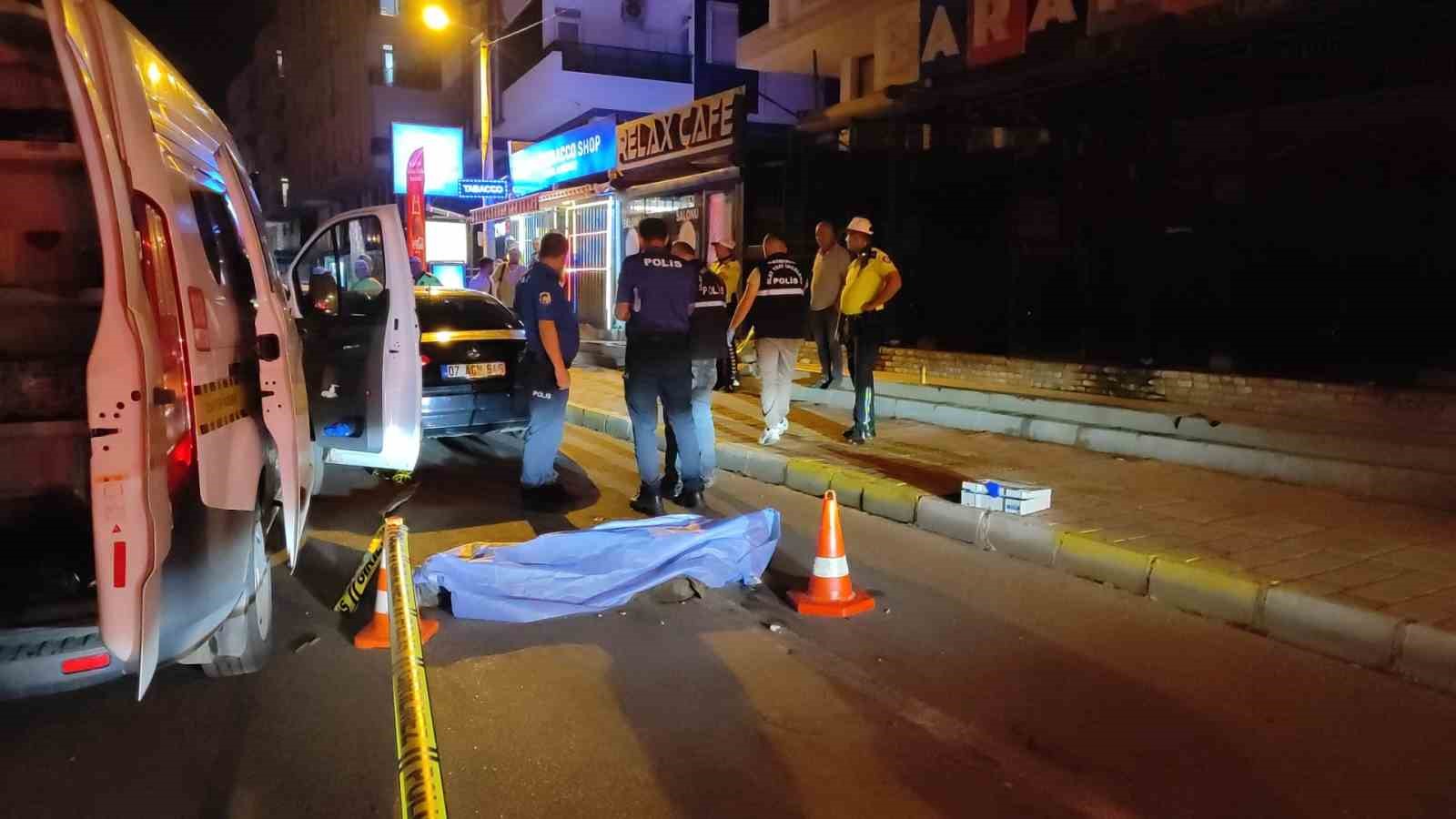 Antalya’da otomobilin çarptığı yaya hayatını kaybetti