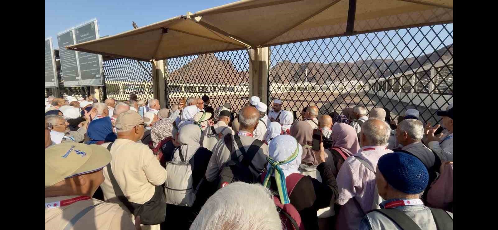 41 yıllık evli ulu çınarların kutsal yolculuğu’nun Medine bölümü tamamlandı