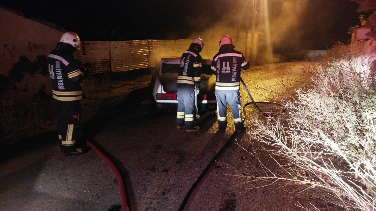 Erzurum’da araç alev topuna döndü