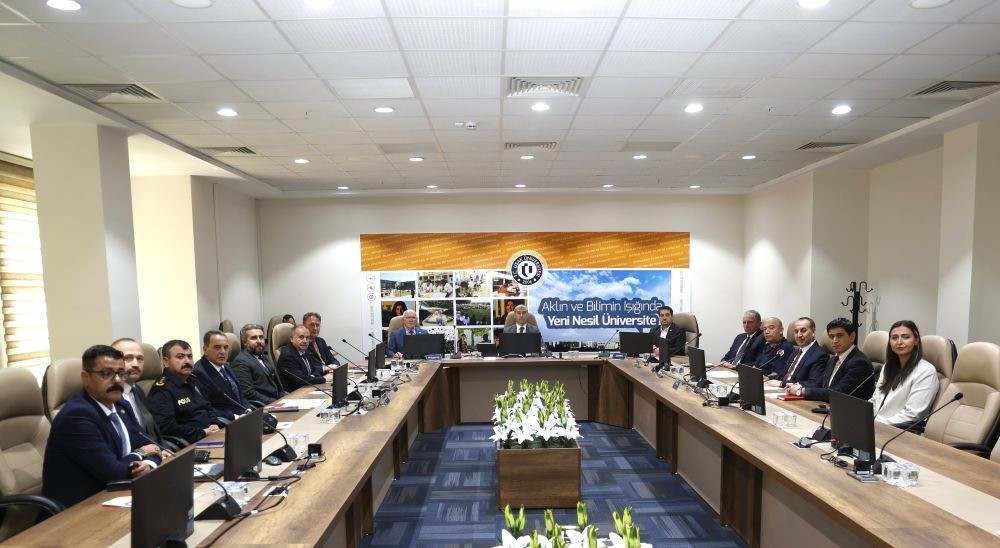 Uşak Üniversitesi ev sahipliğinde Güvenlik Tedbirleri Toplantısı yapıldı
