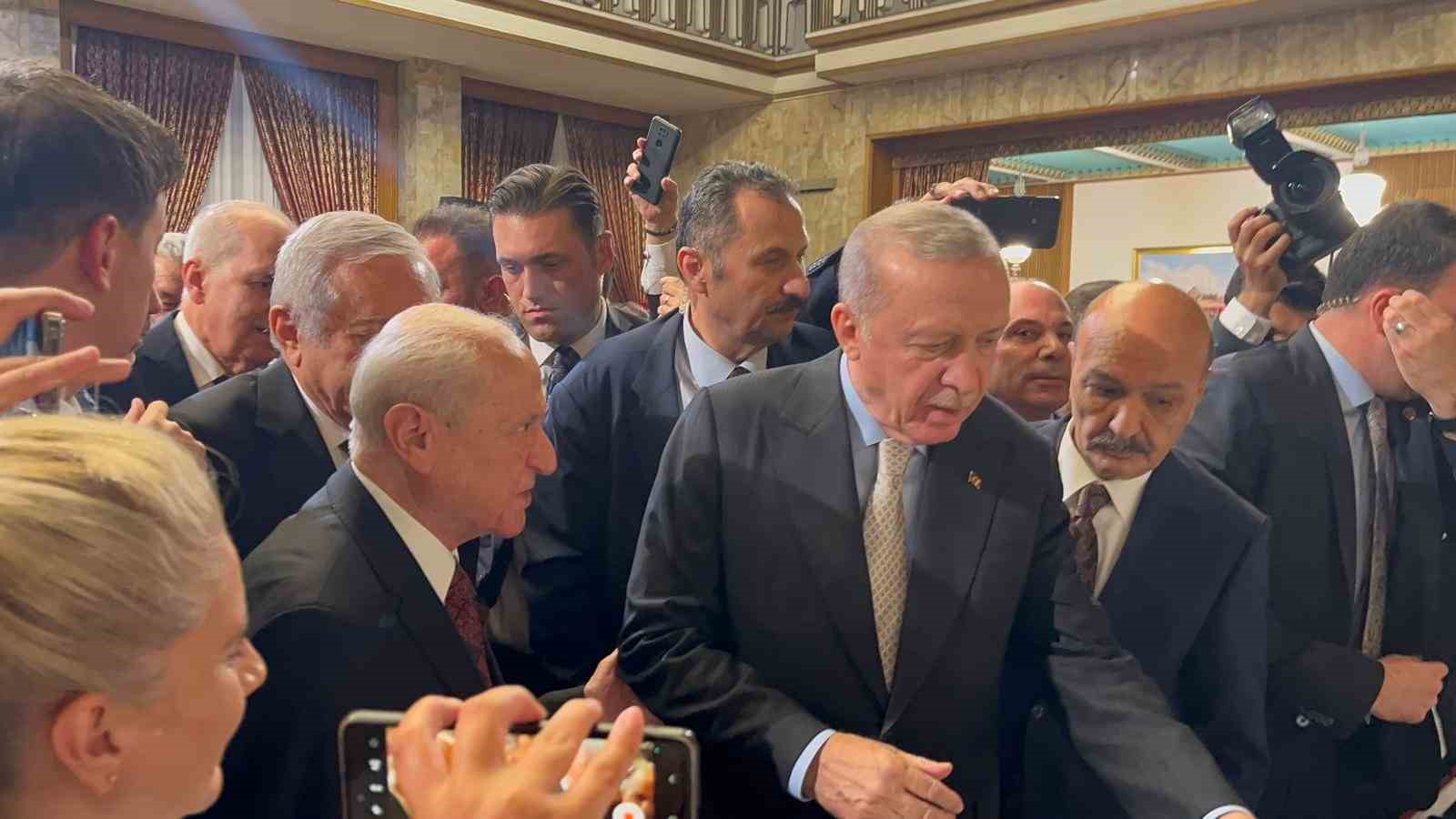 Cumhurbaşkanı Recep Tayyip Erdoğan, TBMM Başkanı Numan Kurtulmuş, MHP Lideri Devlet Bahçeli, BBP Genel Başkanı Mustafa Destici ve HÜDA-PAR Genel Başkanı Zekeriya Yapıcıoğlu ile bir araya geldi.